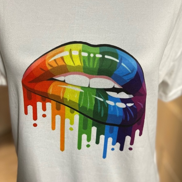 💛💚💙LIKE NEW CHASE RAINBOW LIPS T-SHIRT SZ L💛💚💙 - Picture 2 of 4
